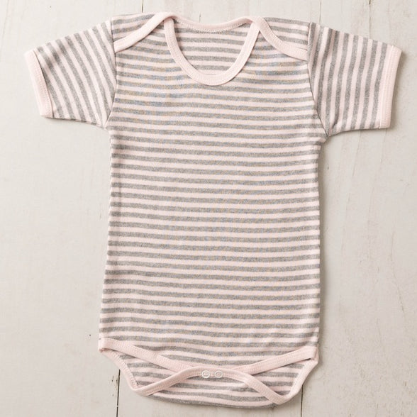 Body Bebê Manga Curta RN/P/M/G Listrado Suedine 100% Algodão